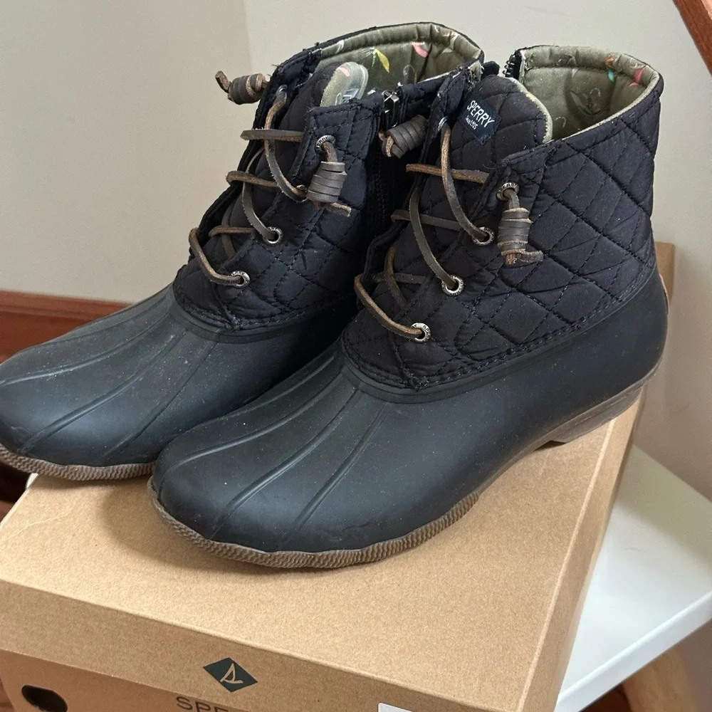 Sperry Black Lace Up Boots with Sturdy Rubber Sole - Picture 1 of 5